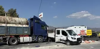 Aydın'da Tır ile Kamyonetin Çarpışması: 3 Yaralı
