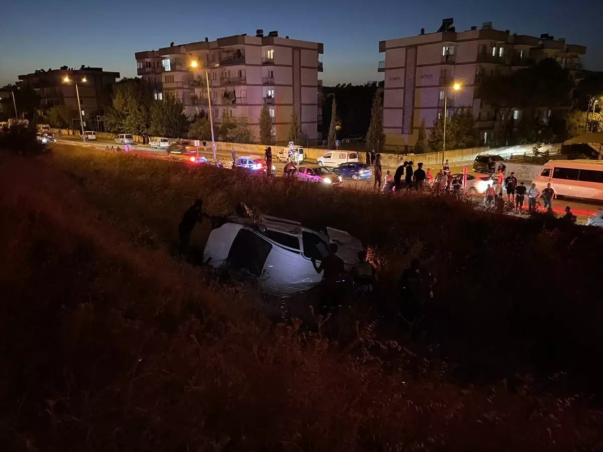 Aydın'da Uçuruma Yuvarlanan Otomobilde 2 Kişi Yaralandı