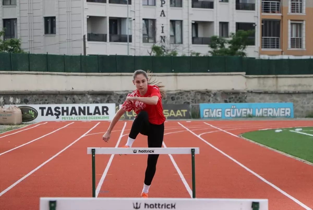 14 Yaşındaki Ayşe Nazlı Aydın, Atletizmde Türkiye Şampiyonlukları ve 50 Madalya Elde Etti