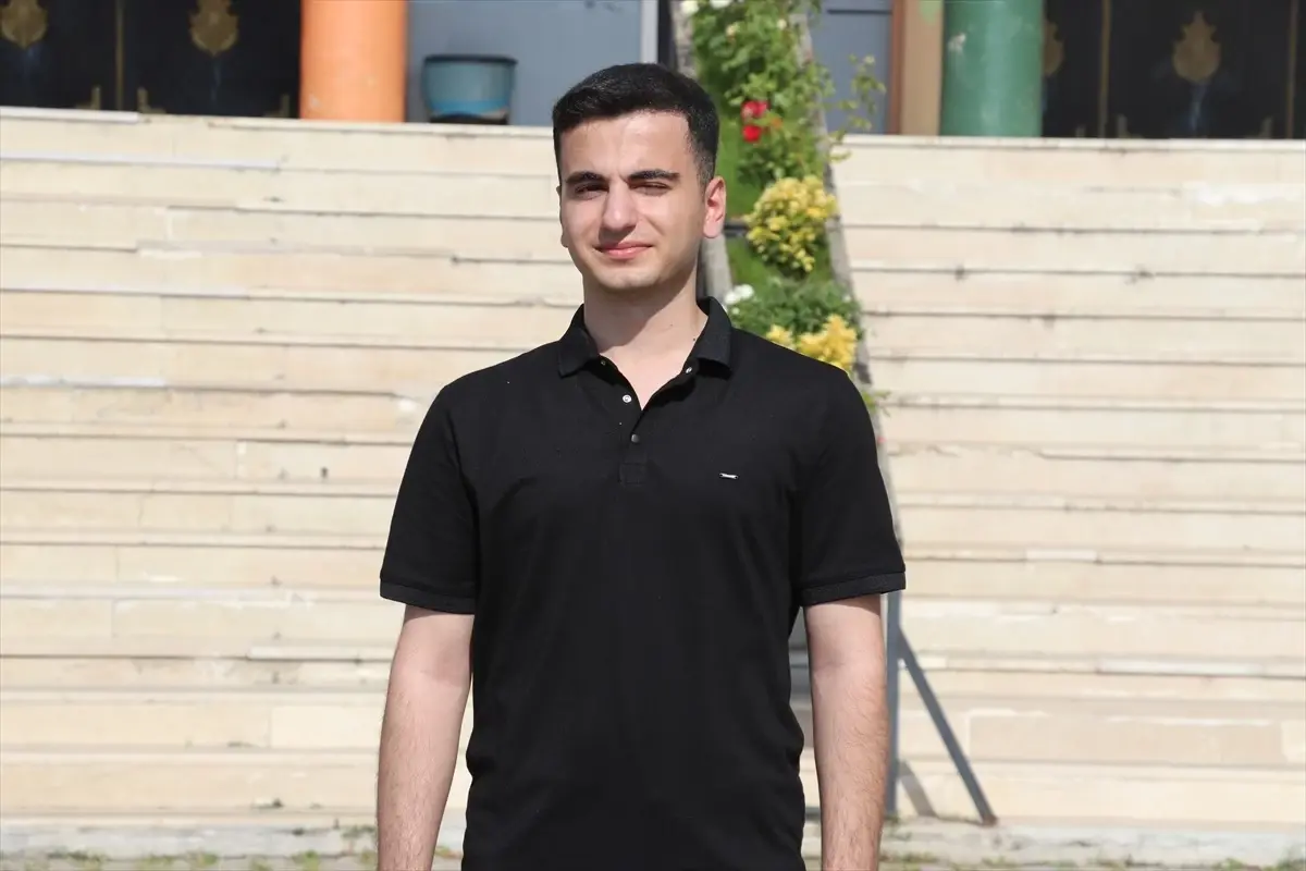 Onur Tursun, AYT'de Türkiye Birincisi Oldu
