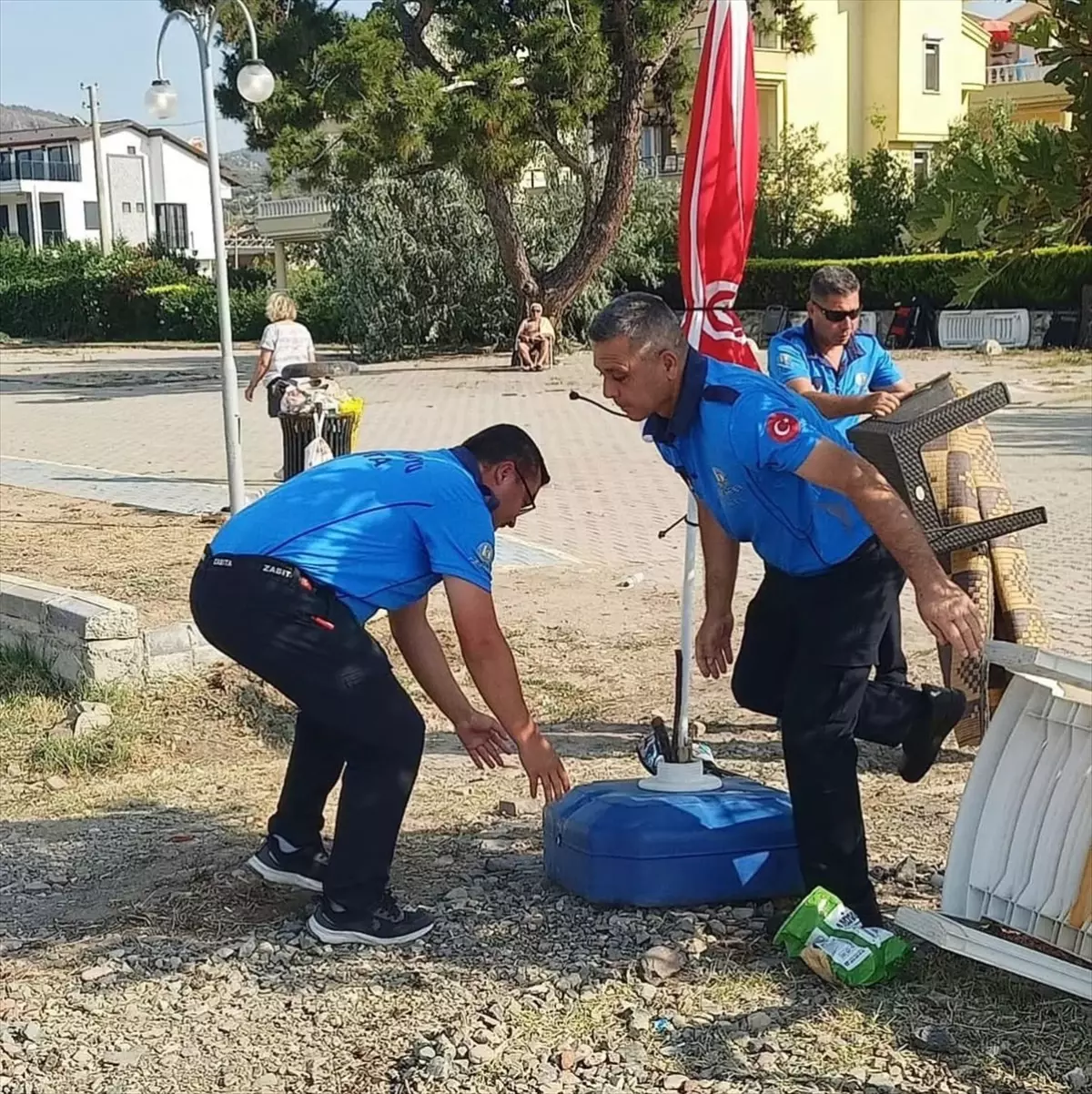 Küçükkuyu'da Zabıta Ekiplerinden Kumsal Denetimi