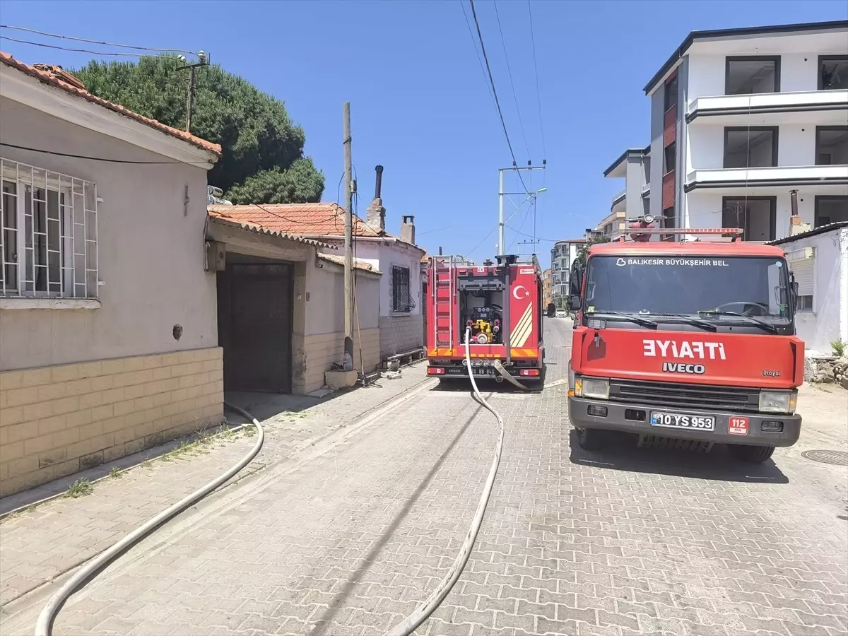 Ayvalık'ta Tek Katlı Evde Yangın Çıktı