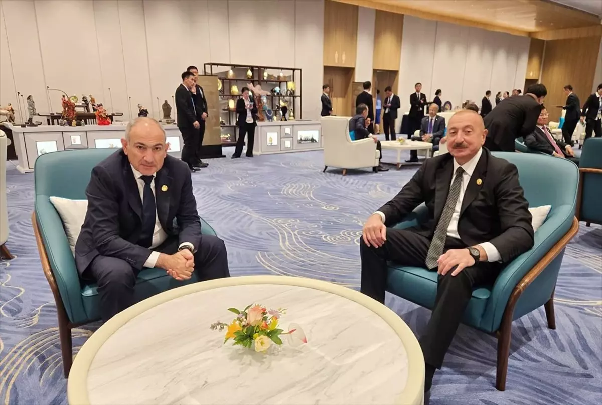 Aliyev ve Paşinyan, ŞİÖ Zirvesi'nde Barış Gündemini Ele Aldı