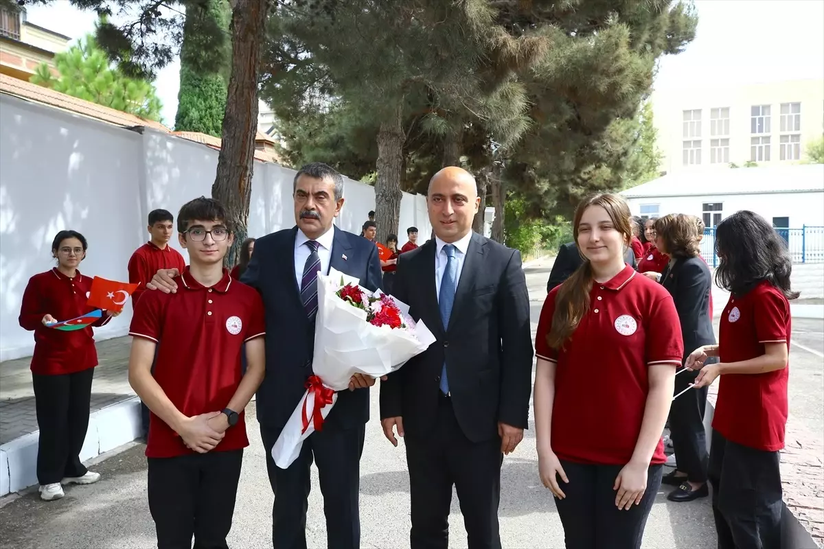 Azerbaycan'da Bakü Türk Anadolu Lisesinin yeni yerleşkesi törenle açıldı