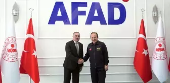 Azerbaycan, AFAD Personeline İşbirliği Rozeti Takdim Etti