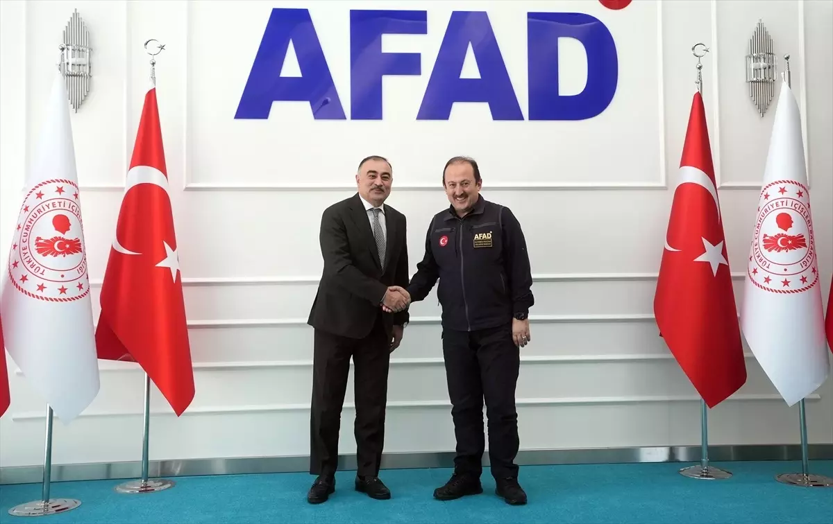 Azerbaycan, AFAD Personeline İşbirliği Rozeti Takdim Etti