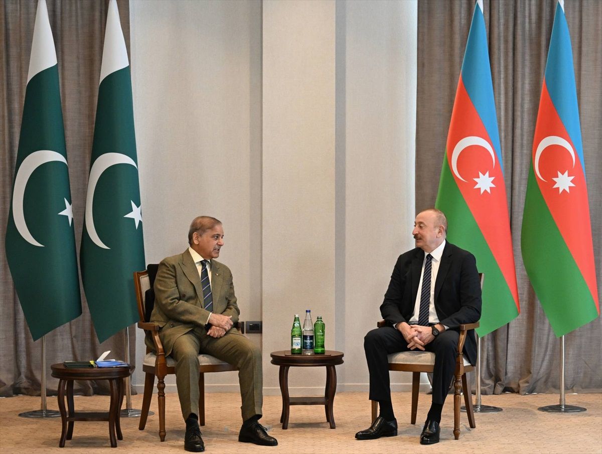 Azerbaycan ve Pakistan liderleri Laçın'da görüştü