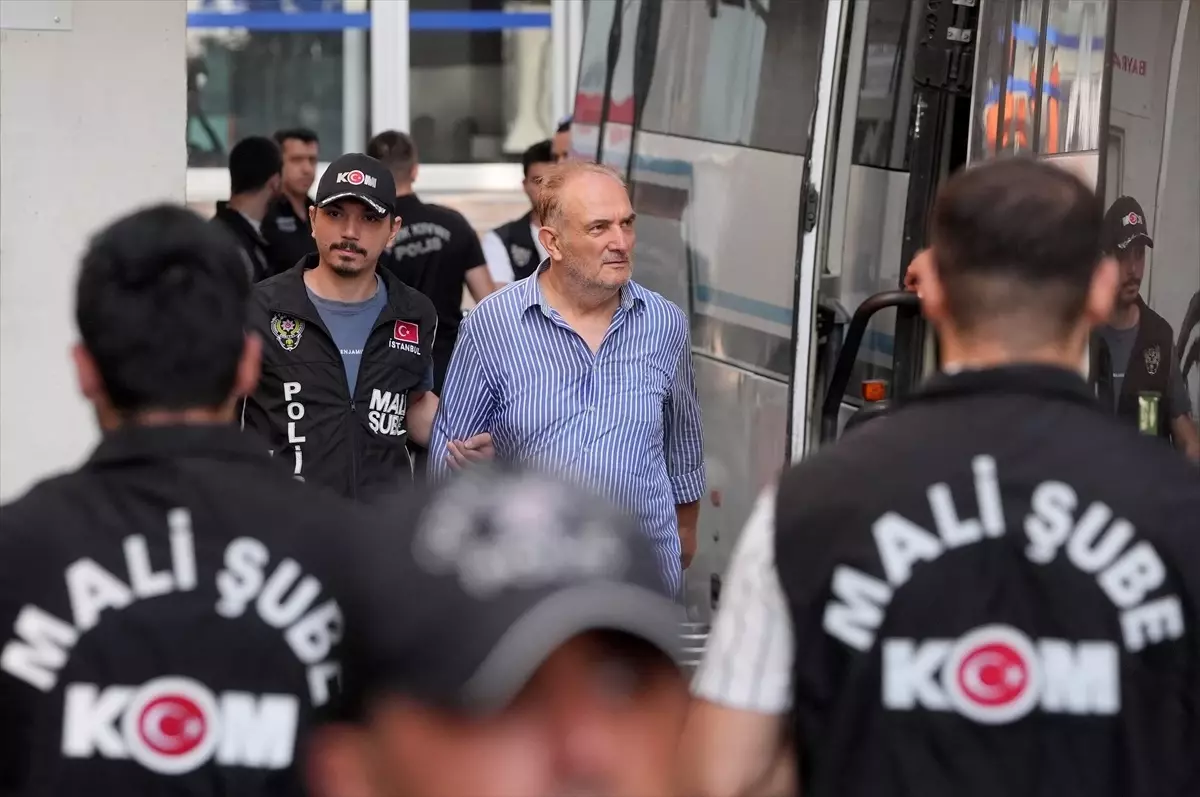 İstanbul'da Suç Örgütüne Yönelik Operasyon: 25 Kişi Gözaltında