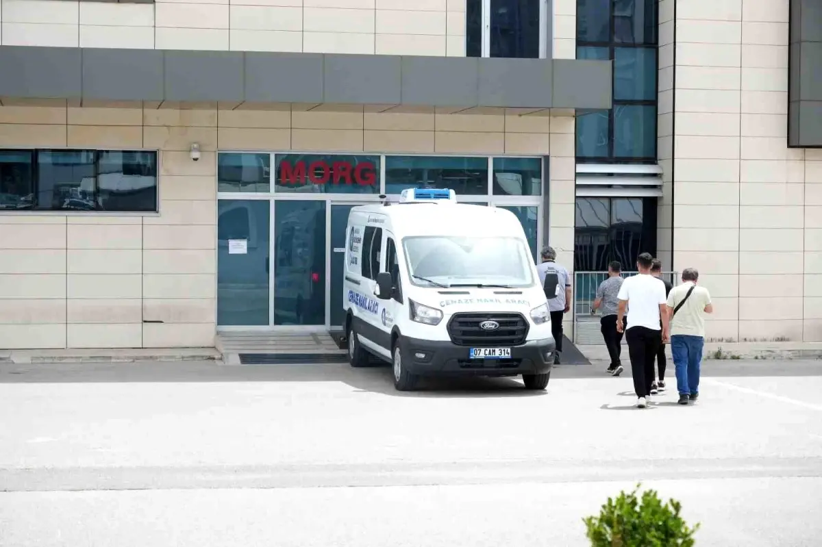 Antalya'da Baba-Oğul Arasında Kanlı Kavga: Oğul Hayatını Kaybetti
