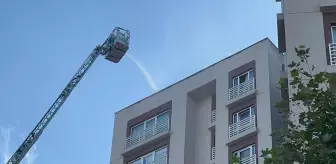 Bağcılar'da Bir Binada Çatı Yangını: Mahsur Kalanlar Kurtarıldı