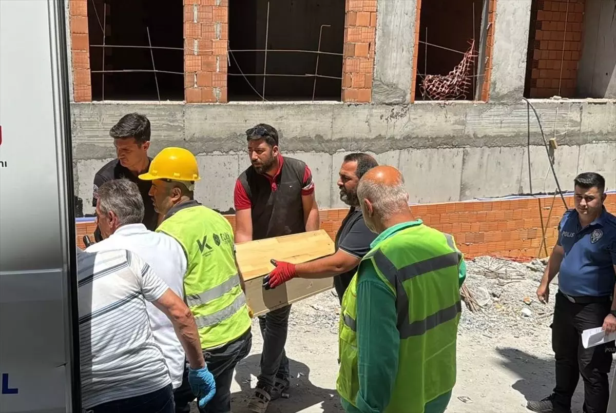 Bağcılar'da Genç, Babasını Silahla Öldürdü