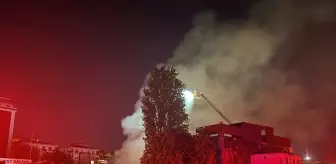 Bahçelievler'de Oto Sanayi Sitesinde Yangın: 10 Araç Yandı