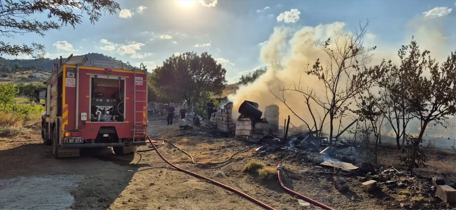 Bahşılı'da Barakada Yangın: Eşya ve Araç Gereçler Yanarak Kullanılmaz Hale Geldi