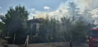 Kırıkkale'de Kömürlük Yangını Ev Çatısına Sıçradı