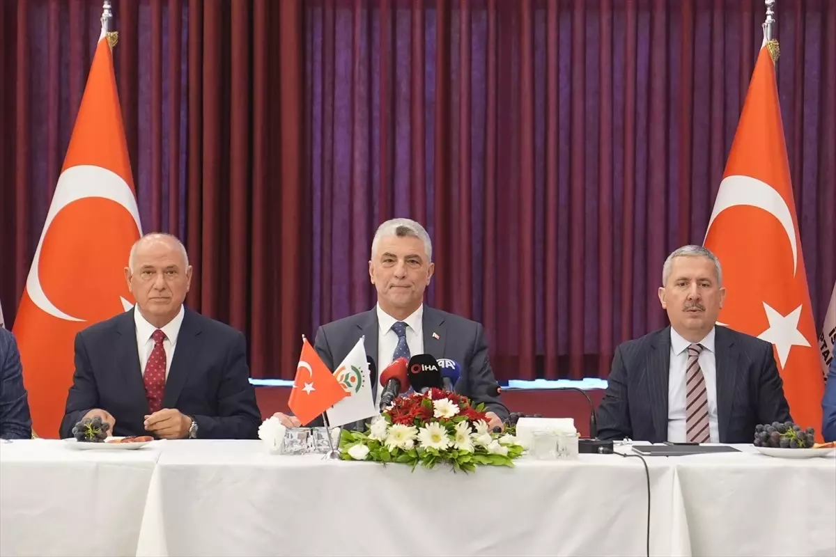 Bakan Bolat, İstanbul Gıda Toplantıcılar Çarşısı üyeleriyle buluştu Açıklaması