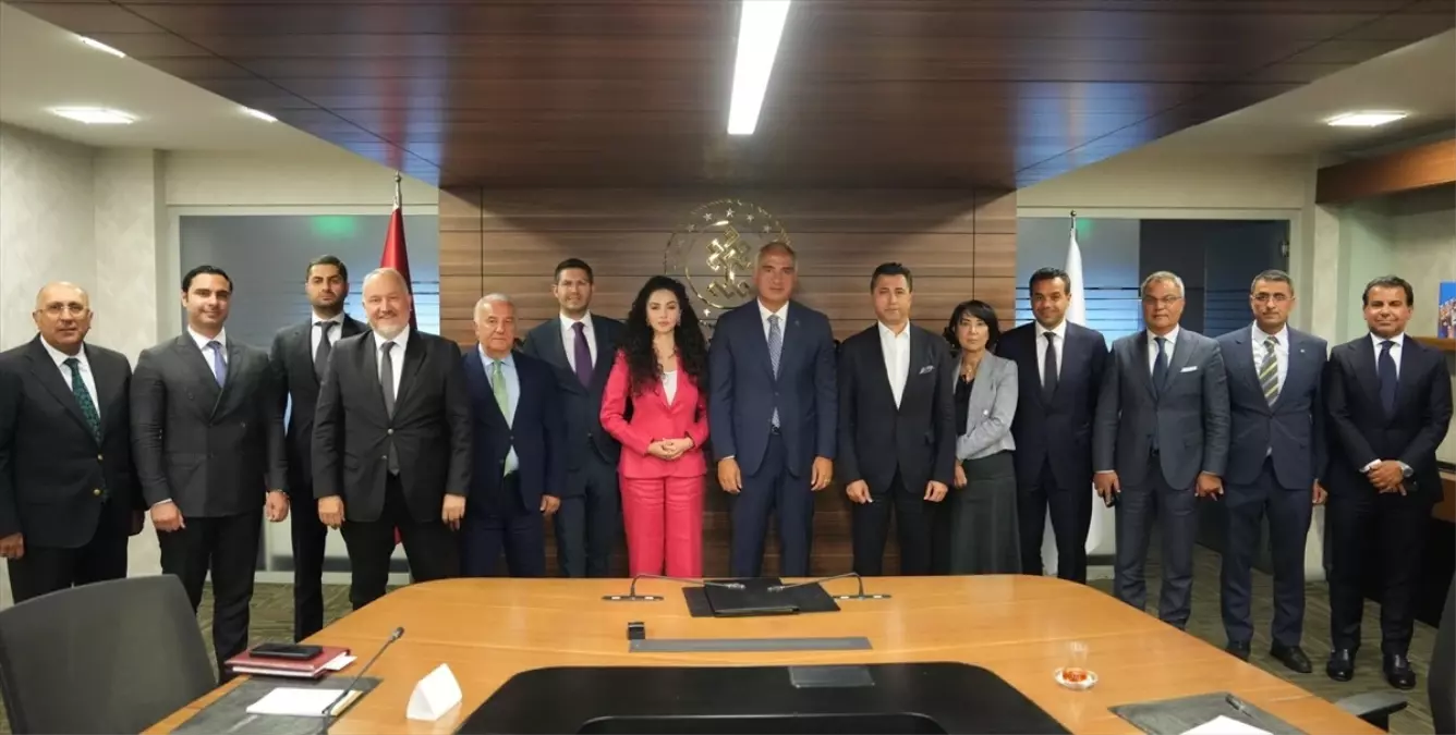 Bakan Ersoy, Belek Turizm Yatırımcıları Birliği ile Bir Araya Geldi