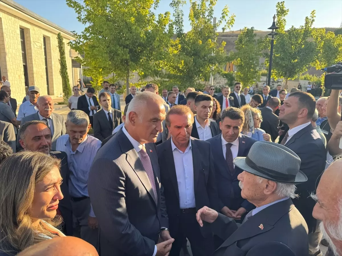 Bakan Ersoy Tunceli'de Alevi Dedeleriyle Bir Araya Geldi