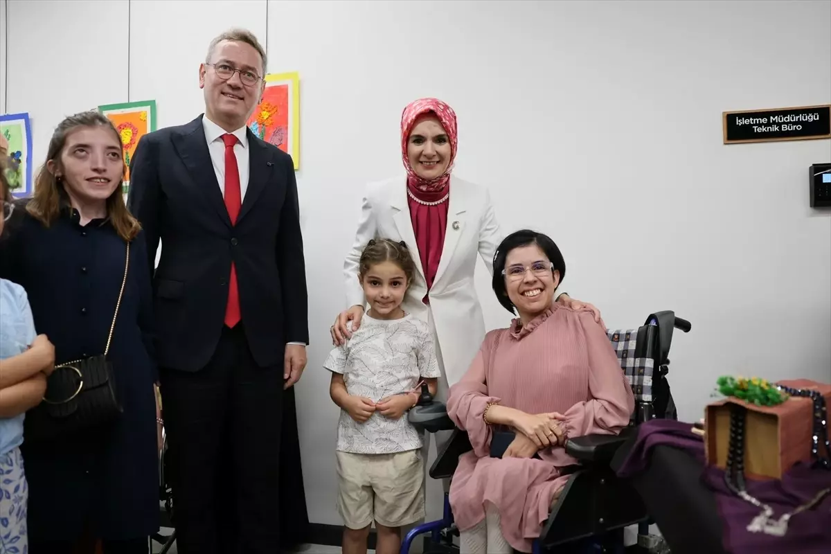 Bakan Göktaş, Başakşehir Engelsiz Yaşam Merkezi'nde düzenlenen sergiye katıldı Açıklaması