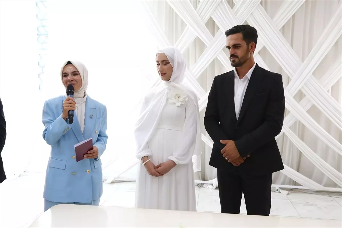 Aile ve Sosyal Hizmetler Bakanı Göktaş, Evlenecek Gençlere Destek Projesi Nikah Törenine Katıldı