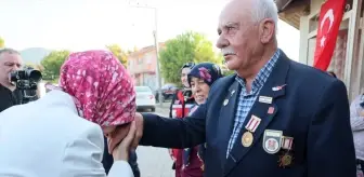 Bakan Göktaş'tan, evliliklerinde 48 yılı geride bırakan Bulut çiftine ziyaret
