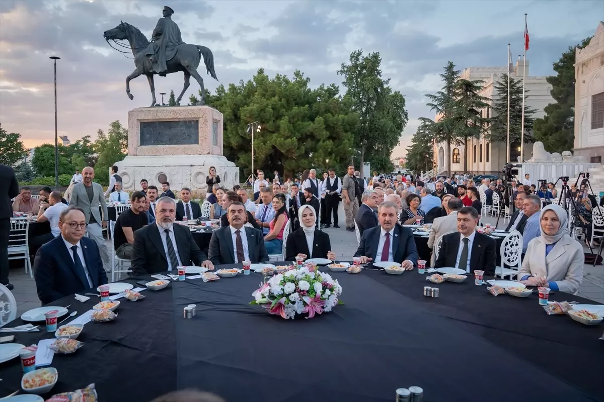 Bakan Göktaş ve Bakan Tekin, muharrem ayı iftar programına katıldı
