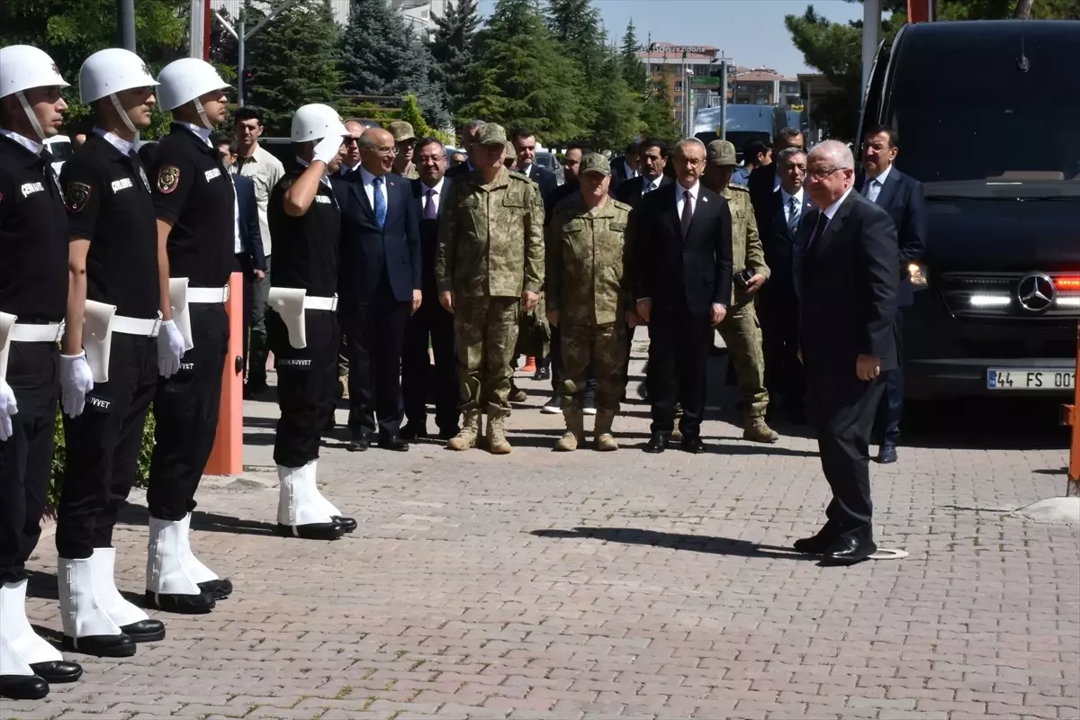 Milli Savunma Bakanı Yaşar Güler Malatya'da İncelemelerde Bulundu