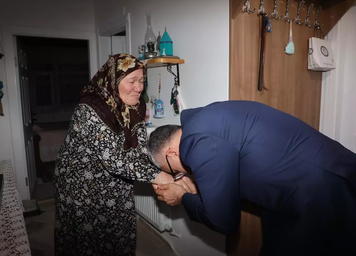 Bakan Işıkhan'dan 15 Temmuz şehidi Yakup Kozan'ın ailesine ziyaret