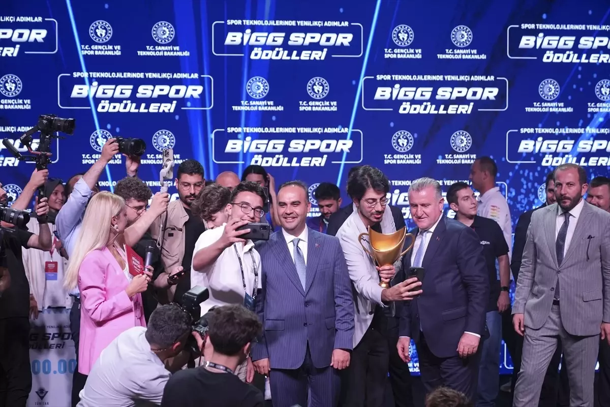 Bakan Kacır, BİGG Spor Ödülleri Töreni'nde konuştu Açıklaması