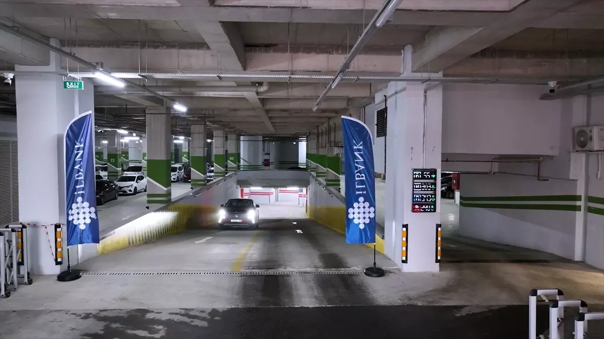 Bursa'da 1500 Araç Kapasiteye Sahip Yer Altı Otoparkı Tamamlandı