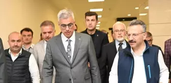 Sağlık Bakanı Memişoğlu orman yangınında yaralanan işçiyi ziyaret etti