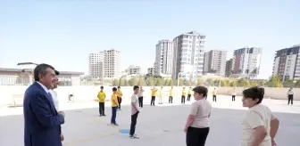 Bakan Tekin, Gaziantep'te bir okula sürpriz ziyaret gerçekleştirdi