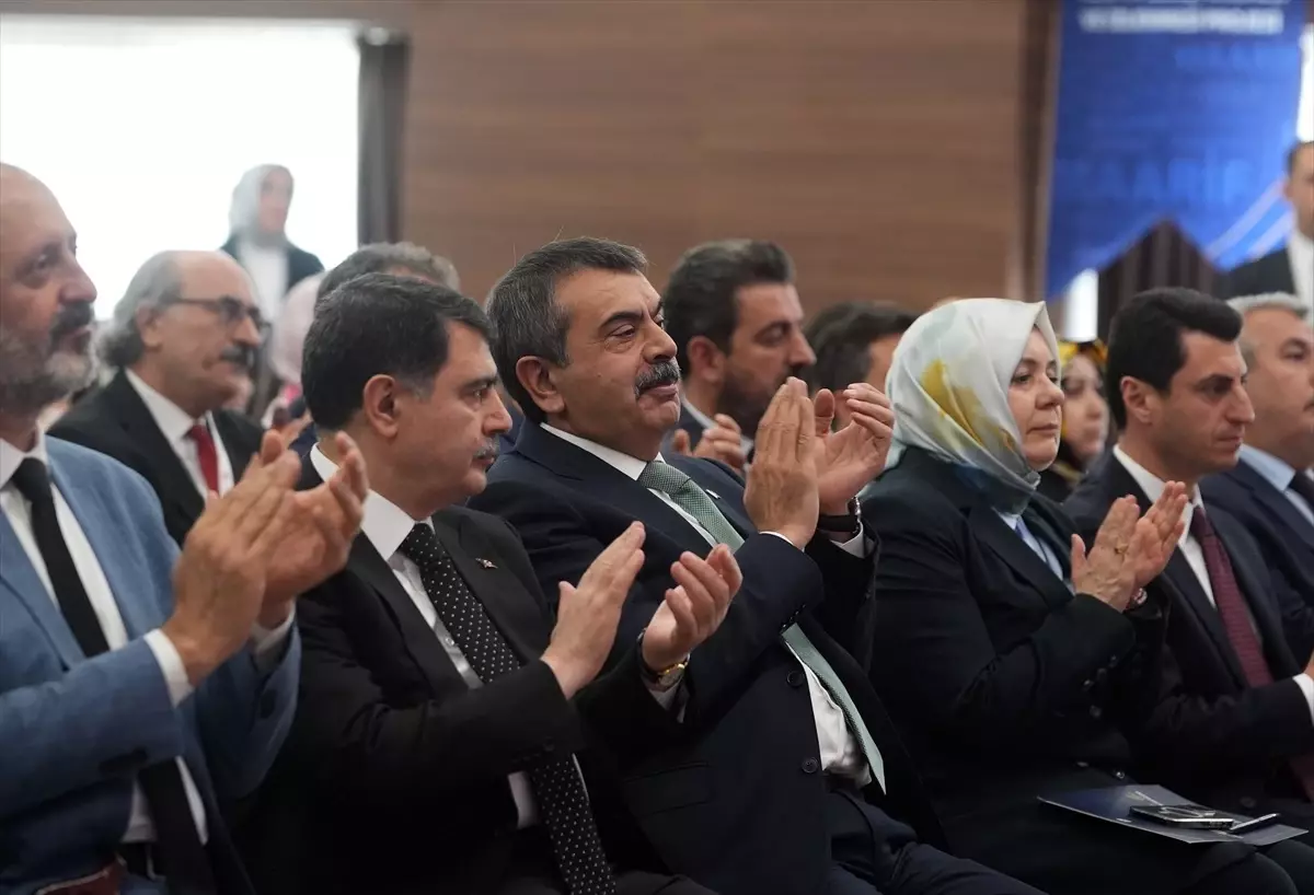 Bakan Tekin, 'Öğrencilerin Söz Varlığının Tespiti, Geliştirilmesi ve İzlenmesi Projesi'nin tanıtımında konuştu Açıklaması