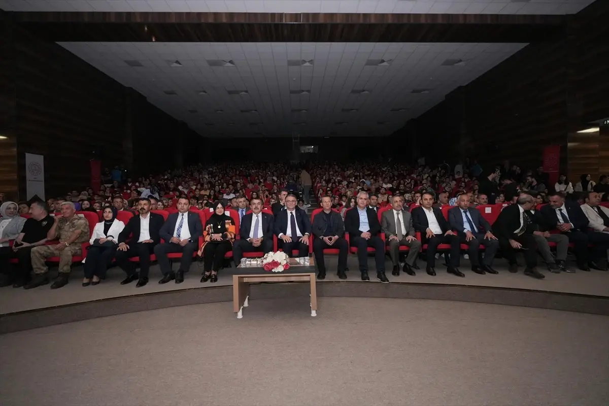 Bakan Tekin'den Öğretmenlere Eser Yaratma Teşviki