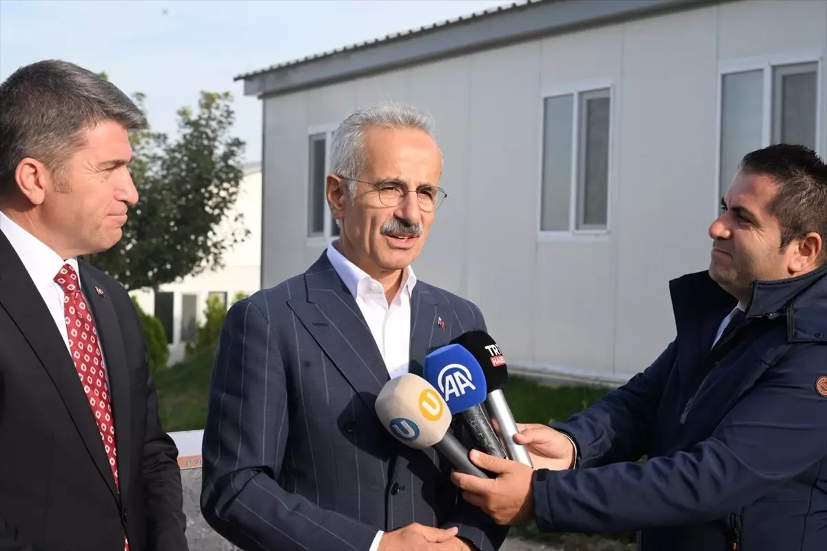 Ulaştırma Bakanı Uraloğlu, Çorum-Mecitözü-Amasya Kara Yolunda İnceleme Yaptı