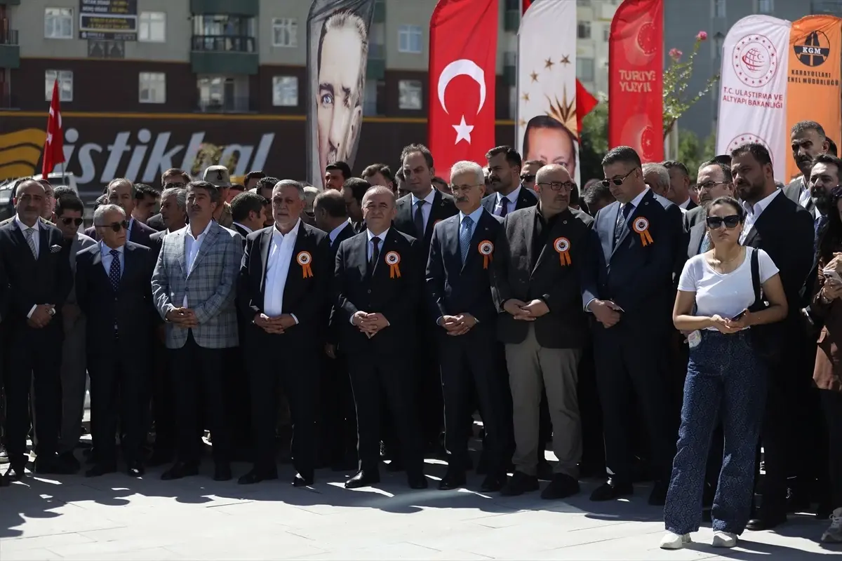 Bakan Uraloğlu, Elazığ'daki Hazardağlı Yeni Nesil Kavşağı'nın açılışında konuştu Açıklaması