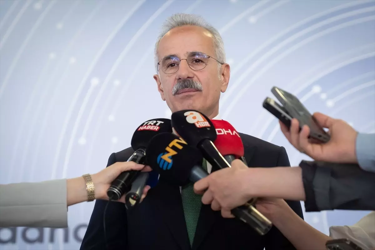 Ulaştırma Bakanı Uraloğlu'ndan Hava Sahaları Açıklaması