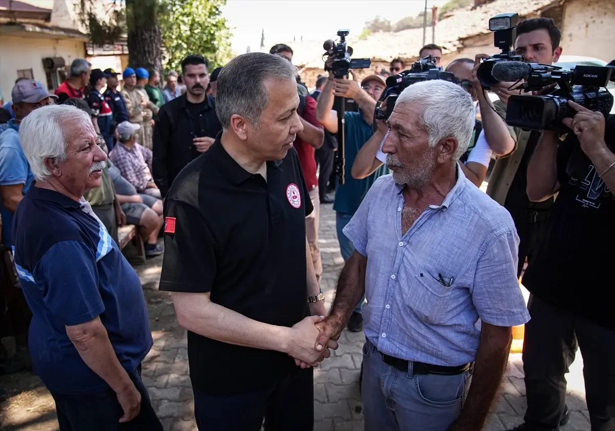 Bakan Yerlikaya, İzmir Ödemiş'te orman yangınından etkilenen mahalleleri ziyaret etti Açıklaması