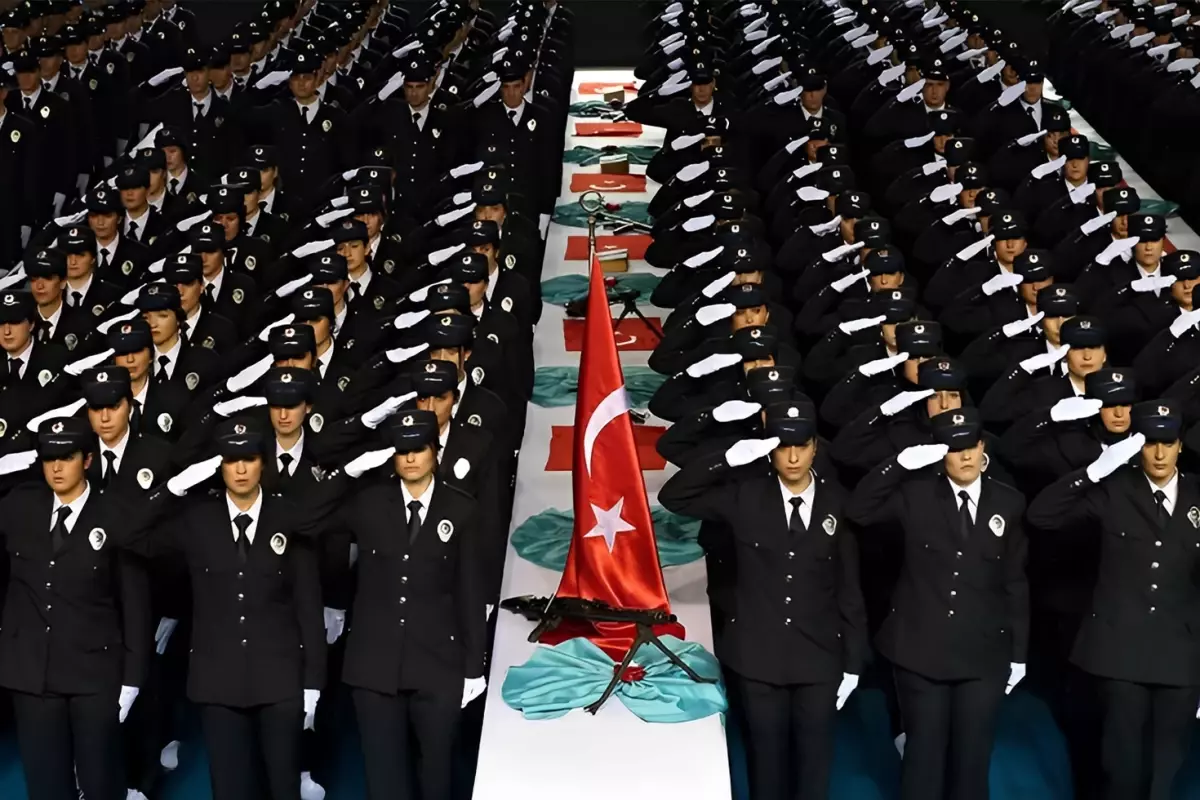 Bakan Yerlikaya'nın katıldığı kura töreninde 22 bin 45 polisin atama ve yer değiştirmesi yapıldı