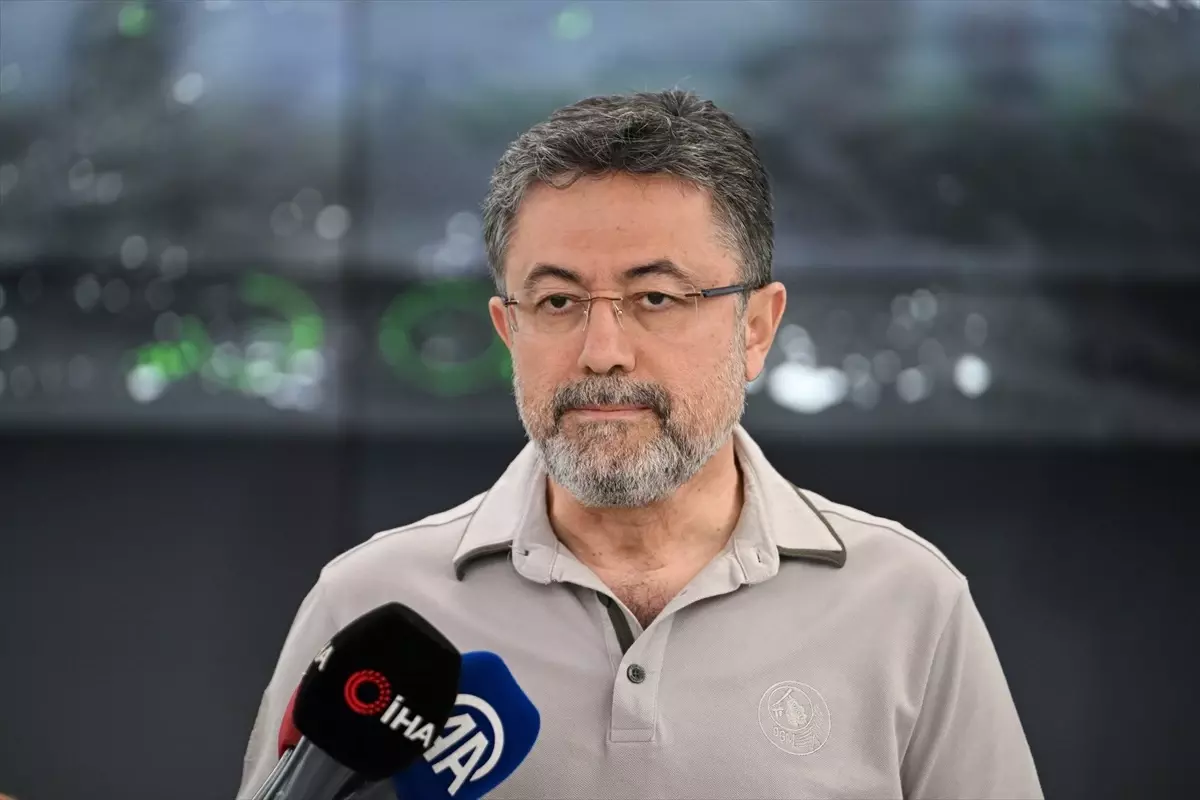 Bakan Yumaklı, Eskişehir Seyitgazi'de orman yangınına müdahale eden 5'i orman işçisi, 5'i AKUT çalışanı 10 kişinin şehit olduğunu açıkladı