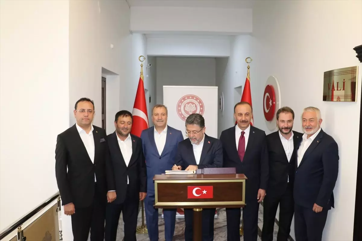 Tarım ve Orman Bakanı İbrahim Yumaklı Isparta'da Temaslarda Bulundu