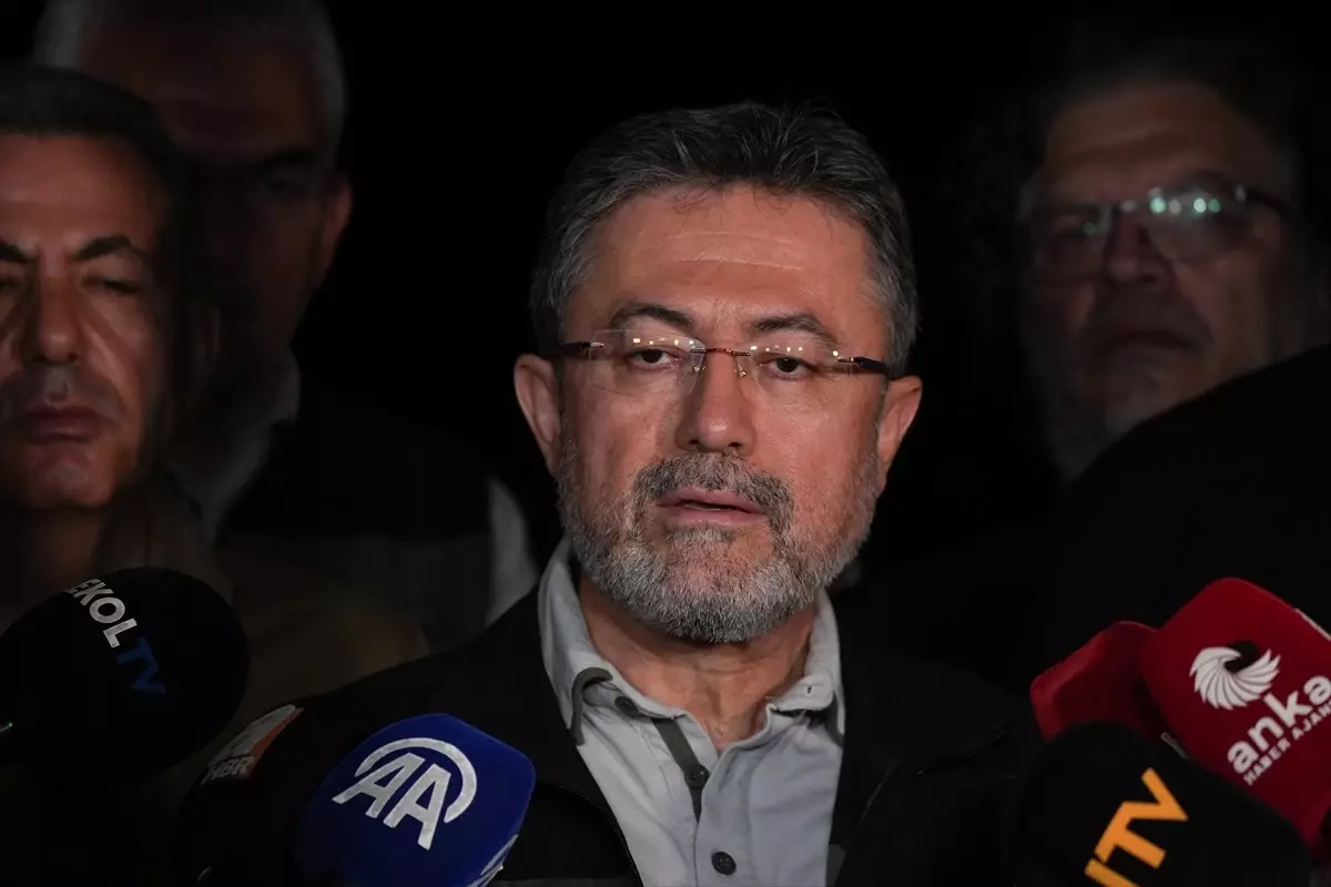 Bakan Yumaklı, Ülke Genelinde Yangınlarla Mücadeleyi Takip Ediyor