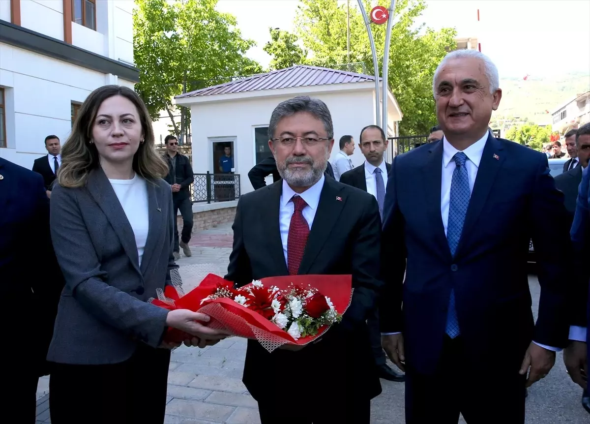Bakan Yumaklı'dan Muş'ta Gıda Arz Güvenliği Açıklamaları ve Sulama Yatırımları