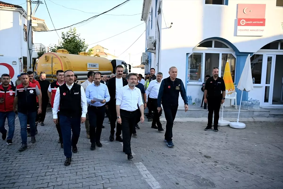 Tarım ve Orman Bakanı Yumaklı, Yangın Bölgesinde İncelemelerde Bulundu