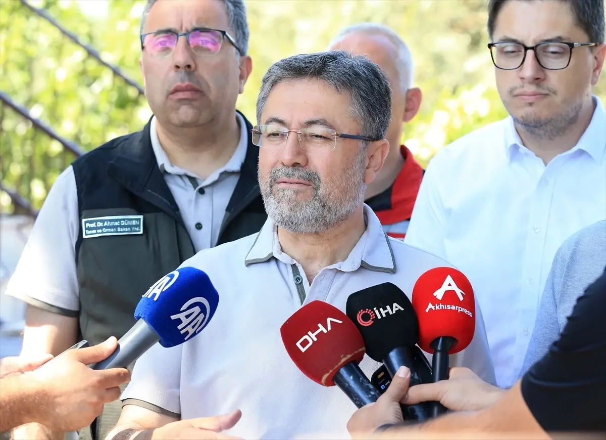 Akhisar'daki Orman Yangınına Müdahale Devam Ediyor