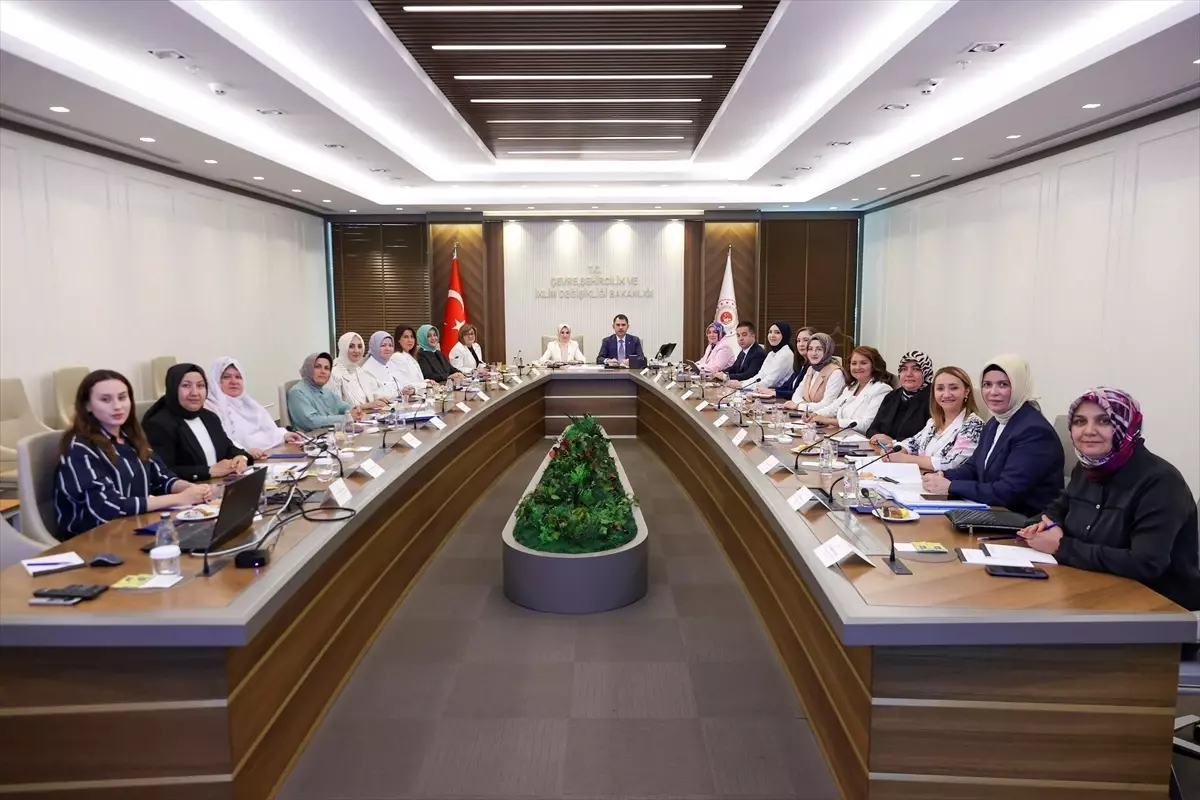 Aile ve Sosyal Hizmetler Bakanı Kadın Belediye Başkanlarıyla Toplandı
