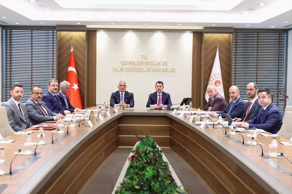 Bakanlar, Deprem Bölgesindeki Tarihi Yapıların Restorasyonu İçin Bir Araya Geldi