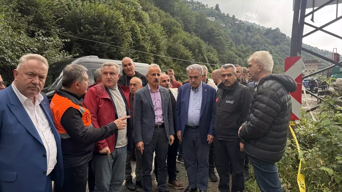 Rize'de Sağanak Yağışın Etkileri: Bakan Uraloğlu ve Bak'tan Açıklamalar