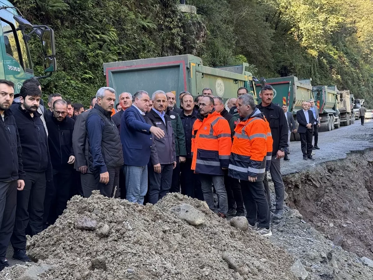 Bakanlar Uraloğlu ve Bak, Afetten Etkilenen Yol Çalışmalarını İnceledi