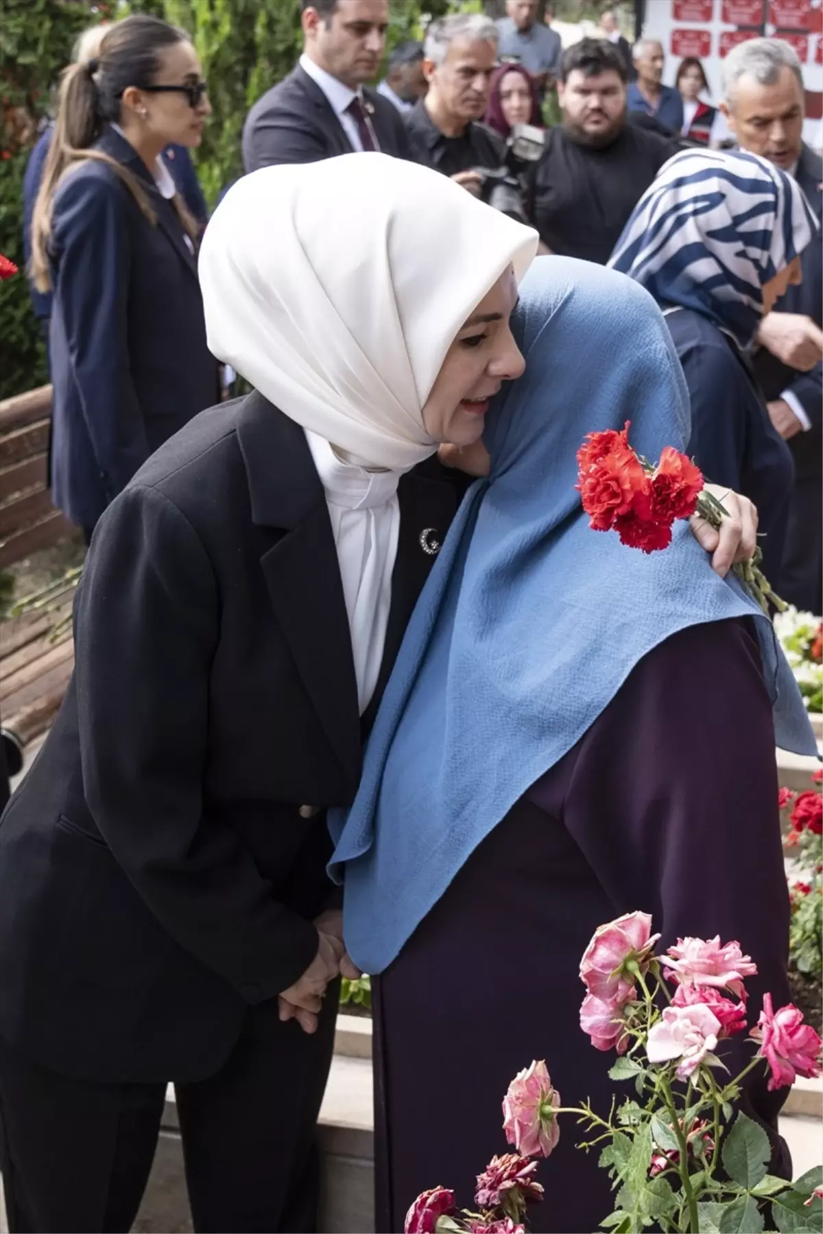 Bakanlar Yerlikaya ve Göktaş, 15 Temmuz Şehitliği'ndeki anma törenine katıldı