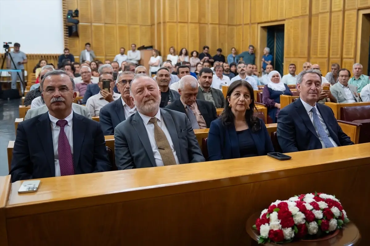 DEM Parti Eş Genel Başkanı Bakırhan'dan Barış ve Çözüm Çağrısı